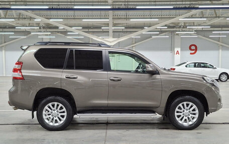 Toyota Land Cruiser Prado 150 рестайлинг 2, 2016 год, 3 250 000 рублей, 5 фотография
