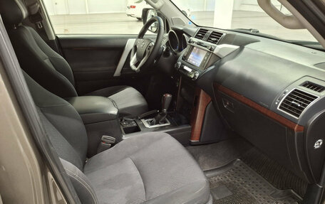 Toyota Land Cruiser Prado 150 рестайлинг 2, 2016 год, 3 250 000 рублей, 13 фотография