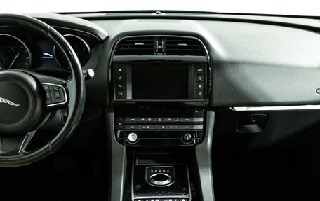 Jaguar F-Pace, 2017 год, 2 400 000 рублей, 14 фотография