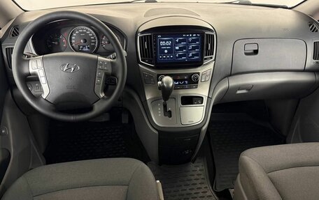 Hyundai H-1 II рестайлинг, 2021 год, 3 200 000 рублей, 12 фотография