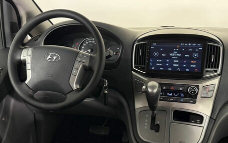 Hyundai H-1 II рестайлинг, 2021 год, 3 200 000 рублей, 13 фотография