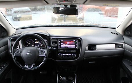 Mitsubishi Outlander III рестайлинг 3, 2018 год, 2 160 000 рублей, 11 фотография