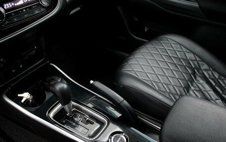 Mitsubishi Outlander III рестайлинг 3, 2018 год, 2 160 000 рублей, 13 фотография