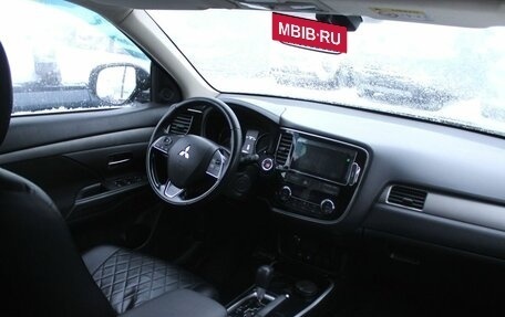 Mitsubishi Outlander III рестайлинг 3, 2018 год, 2 160 000 рублей, 9 фотография