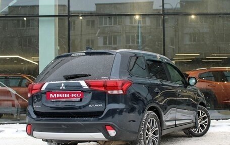 Mitsubishi Outlander III рестайлинг 3, 2018 год, 2 160 000 рублей, 5 фотография