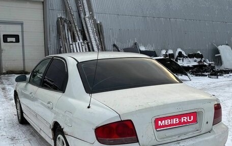 Hyundai Sonata IV рестайлинг, 2001 год, 150 000 рублей, 1 фотография