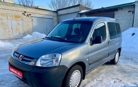Peugeot Partner II рестайлинг 2, 2011 год, 725 000 рублей, 1 фотография