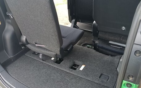 Toyota Sienta II, 2017 год, 1 615 000 рублей, 15 фотография