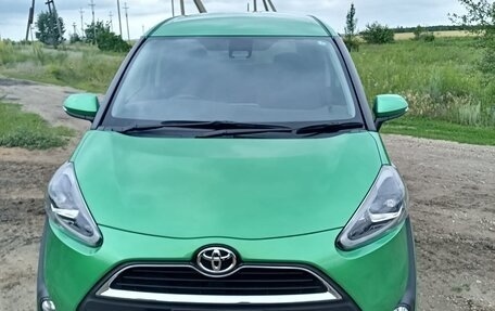 Toyota Sienta II, 2017 год, 1 615 000 рублей, 2 фотография