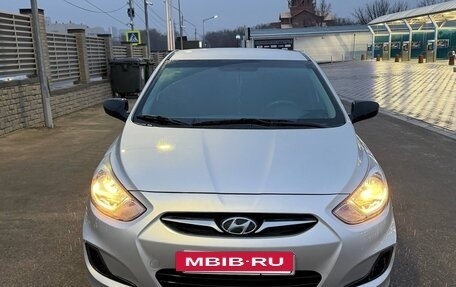 Hyundai Solaris II рестайлинг, 2011 год, 765 000 рублей, 2 фотография