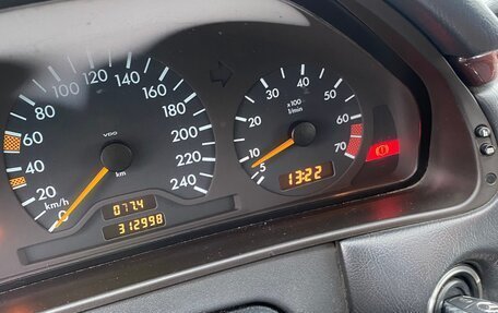 Mercedes-Benz E-Класс, 1997 год, 210 000 рублей, 4 фотография