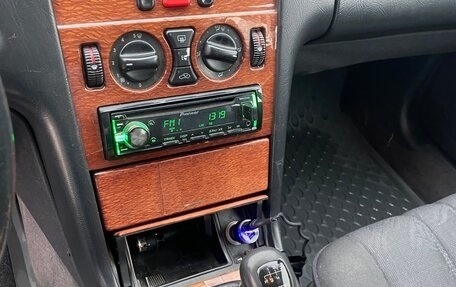 Mercedes-Benz E-Класс, 1997 год, 210 000 рублей, 5 фотография