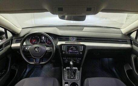 Volkswagen Passat B8 рестайлинг, 2017 год, 1 971 000 рублей, 11 фотография