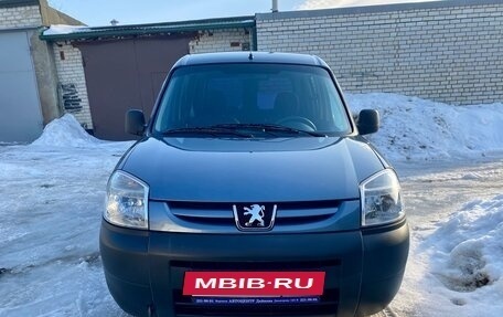 Peugeot Partner II рестайлинг 2, 2011 год, 725 000 рублей, 2 фотография