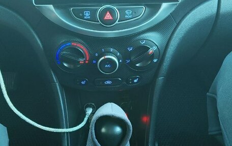 Hyundai Solaris II рестайлинг, 2013 год, 800 000 рублей, 4 фотография