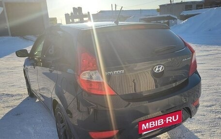 Hyundai Solaris II рестайлинг, 2013 год, 800 000 рублей, 2 фотография