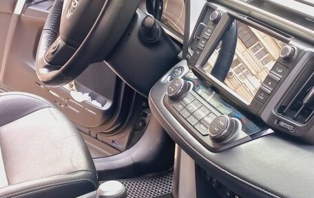 Toyota RAV4, 2018 год, 3 400 000 рублей, 4 фотография