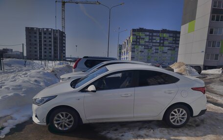 Hyundai Solaris II рестайлинг, 2021 год, 2 200 000 рублей, 2 фотография