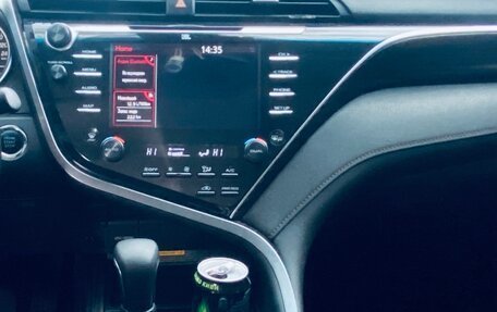 Toyota Camry, 2018 год, 2 600 000 рублей, 9 фотография