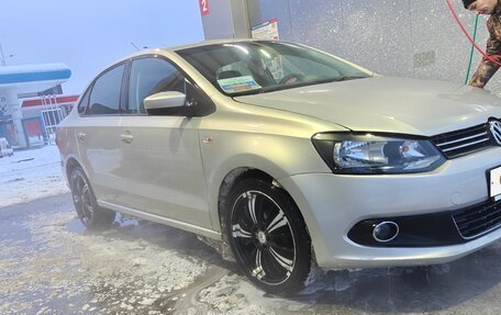 Volkswagen Polo VI (EU Market), 2011 год, 700 000 рублей, 3 фотография