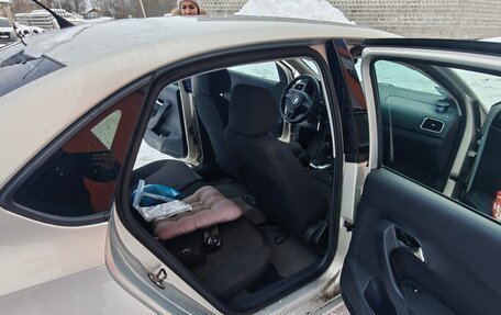 Volkswagen Polo VI (EU Market), 2011 год, 700 000 рублей, 11 фотография