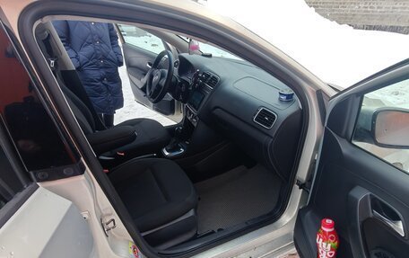 Volkswagen Polo VI (EU Market), 2011 год, 700 000 рублей, 10 фотография