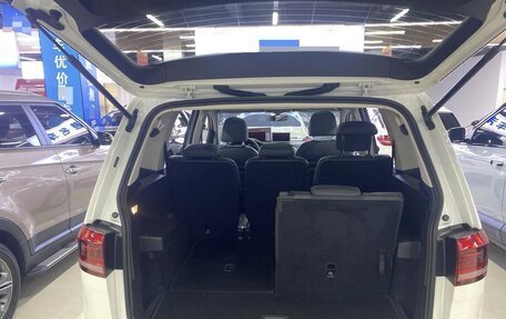 Volkswagen Touran III, 2019 год, 1 790 000 рублей, 3 фотография