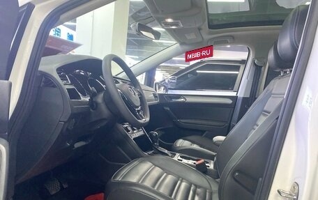 Volkswagen Touran III, 2019 год, 1 790 000 рублей, 6 фотография