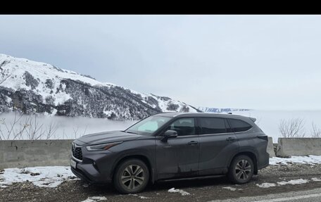 Toyota Highlander, 2021 год, 4 300 000 рублей, 3 фотография