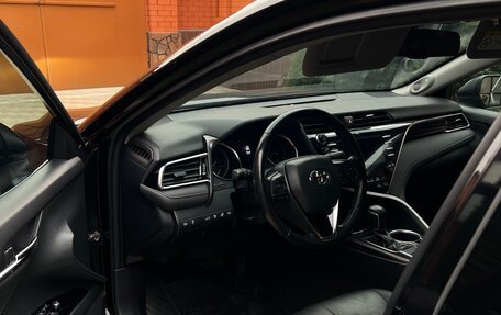 Toyota Camry, 2019 год, 2 950 000 рублей, 10 фотография