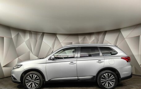 Mitsubishi Outlander III рестайлинг 3, 2019 год, 2 493 000 рублей, 5 фотография