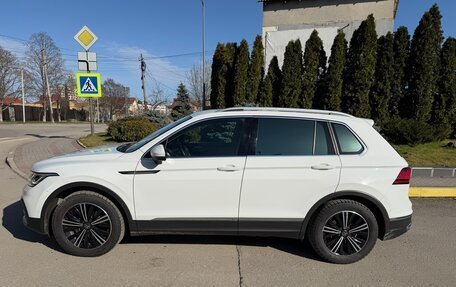 Volkswagen Tiguan II, 2021 год, 3 650 000 рублей, 2 фотография