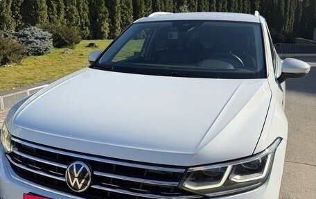 Volkswagen Tiguan II, 2021 год, 3 650 000 рублей, 4 фотография