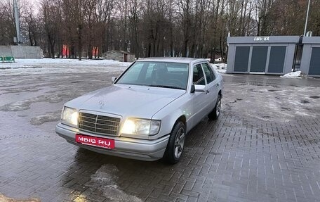 Mercedes-Benz E-Класс, 1994 год, 390 000 рублей, 3 фотография