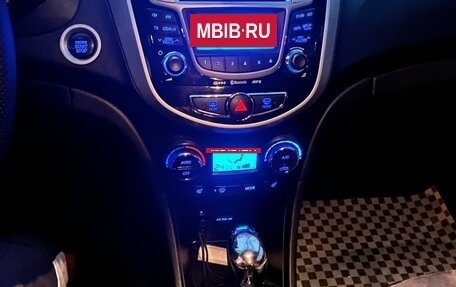 Hyundai Solaris II рестайлинг, 2011 год, 945 000 рублей, 19 фотография