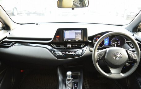 Toyota C-HR I рестайлинг, 2018 год, 2 230 000 рублей, 18 фотография