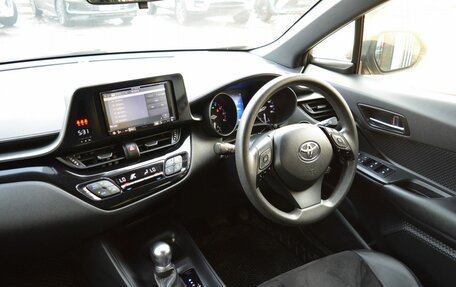 Toyota C-HR I рестайлинг, 2018 год, 2 230 000 рублей, 19 фотография