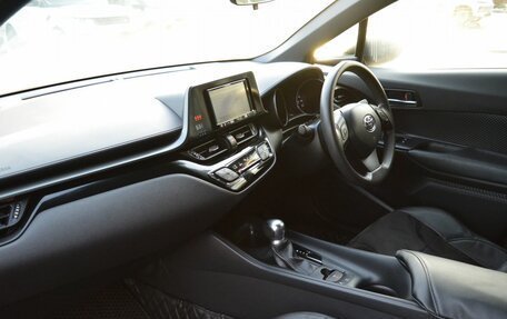 Toyota C-HR I рестайлинг, 2018 год, 2 230 000 рублей, 17 фотография