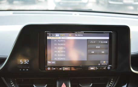 Toyota C-HR I рестайлинг, 2018 год, 2 230 000 рублей, 26 фотография