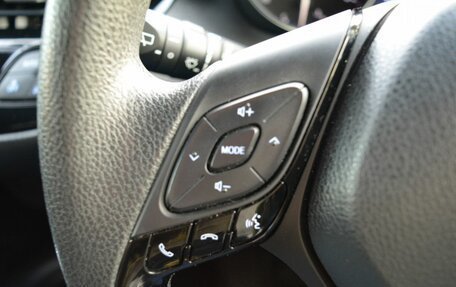 Toyota C-HR I рестайлинг, 2018 год, 2 230 000 рублей, 28 фотография