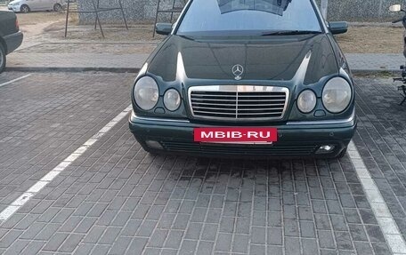 Mercedes-Benz E-Класс, 1996 год, 900 000 рублей, 2 фотография