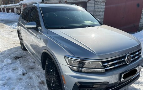 Volkswagen Tiguan II, 2020 год, 3 750 000 рублей, 3 фотография