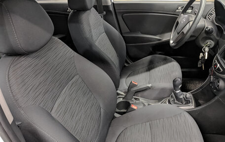 Hyundai Solaris II рестайлинг, 2015 год, 1 065 000 рублей, 23 фотография