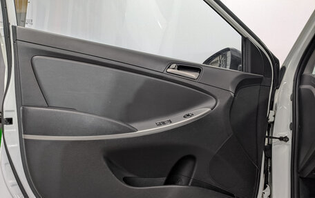 Hyundai Solaris II рестайлинг, 2015 год, 1 065 000 рублей, 19 фотография