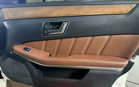 Mercedes-Benz E-Класс, 2015 год, 1 900 000 рублей, 21 фотография