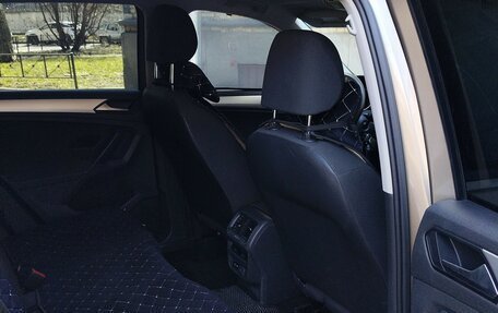 Volkswagen Tiguan II, 2019 год, 2 250 000 рублей, 2 фотография