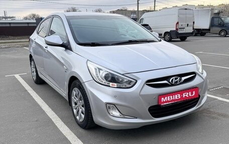 Hyundai Solaris II рестайлинг, 2013 год, 950 000 рублей, 2 фотография