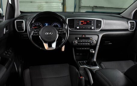 KIA Sportage IV рестайлинг, 2020 год, 2 197 000 рублей, 6 фотография