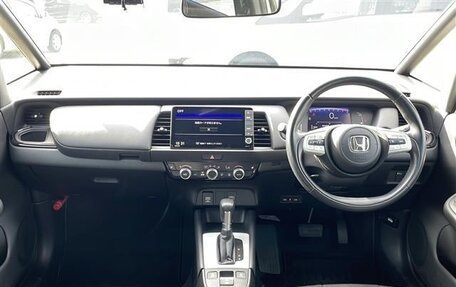 Honda Fit, 2022 год, 1 056 000 рублей, 10 фотография