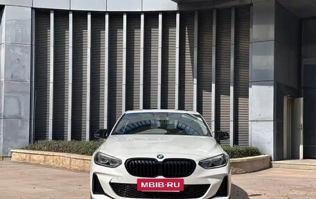 BMW 1 серия, 2023 год, 1 650 000 рублей, 2 фотография